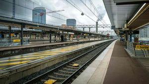 Stasiun Kereta di Prancis Kosong Melompong