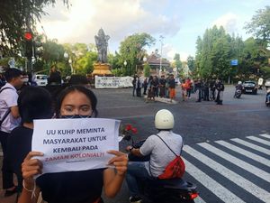 Mahasiswa Bali Gelar Demo Tolak 5 Pasal KUHP Baru Mahasiswa Bali Gelar Demo Tolak 5 Pasal KUHP Baru