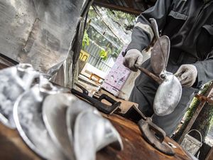 Aluminium Bekas Disulap Jadi Baling-baling Perahu