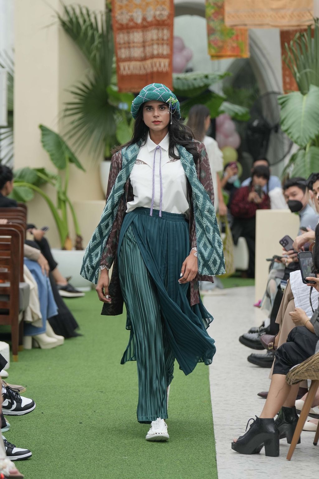 Antologi: Kolaborasi Cita Tenun Indonesia dengan Tiga Rumah Mode Tanah Air