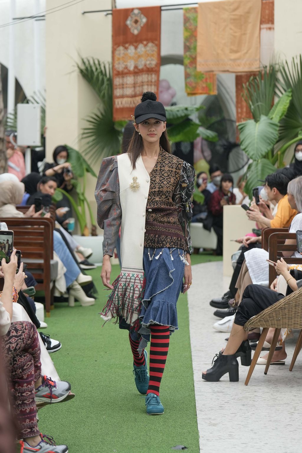 Antologi: Kolaborasi Cita Tenun Indonesia dengan Tiga Rumah Mode Tanah Air