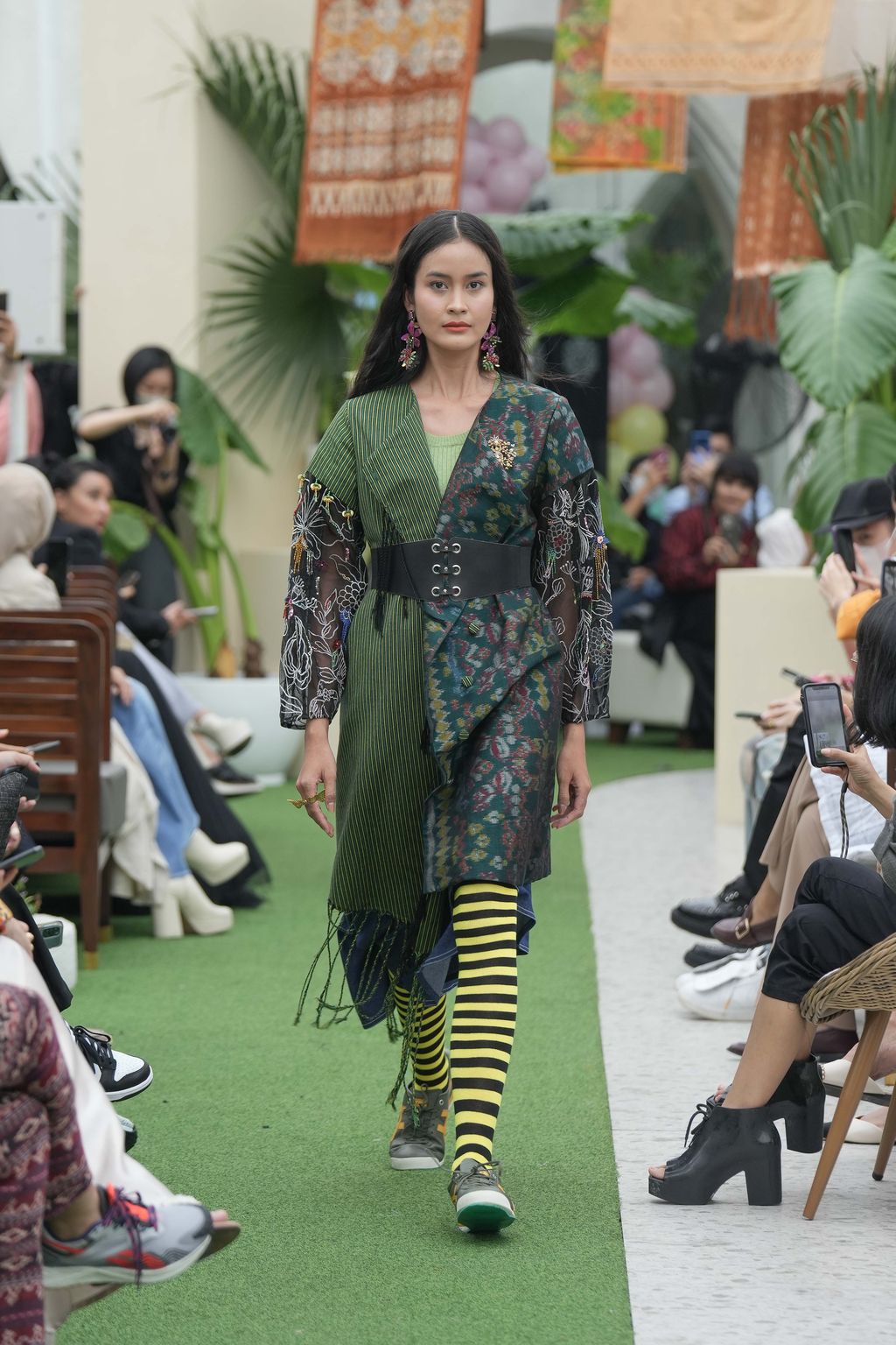 Antologi: Kolaborasi Cita Tenun Indonesia dengan Tiga Rumah Mode Tanah Air