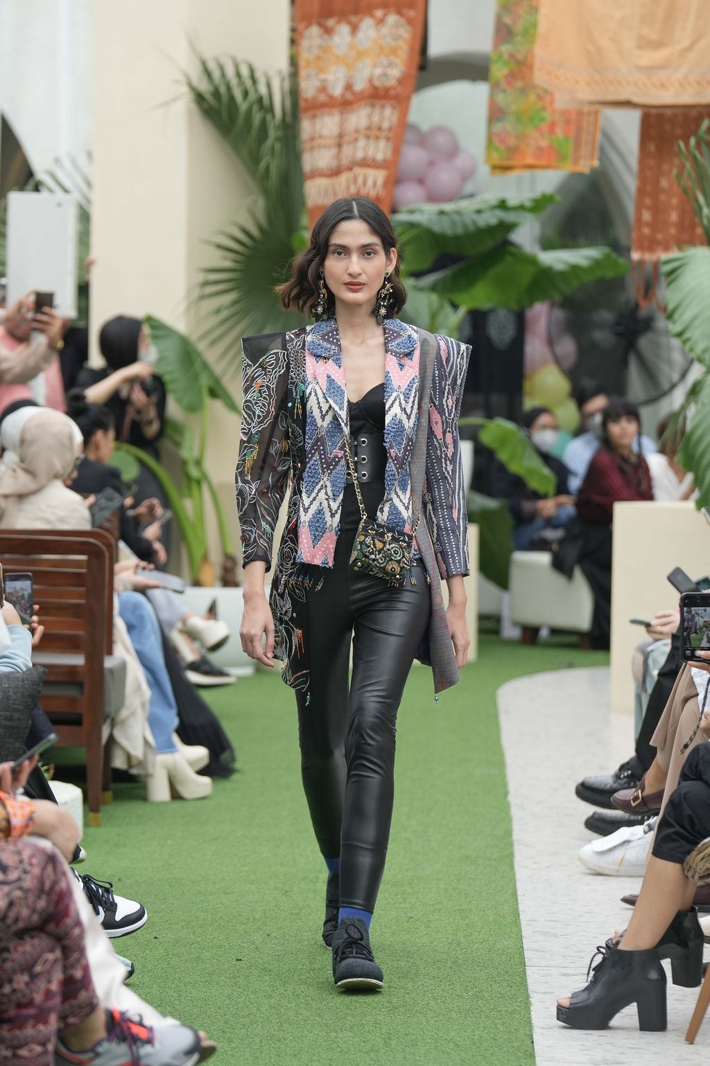 Antologi: Kolaborasi Cita Tenun Indonesia dengan Tiga Rumah Mode Tanah Air