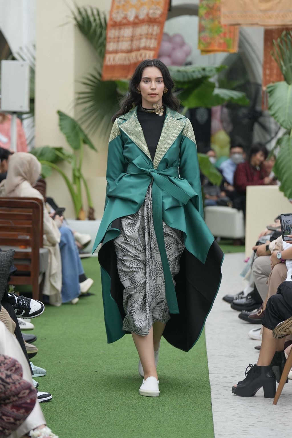 Antologi: Kolaborasi Cita Tenun Indonesia dengan Tiga Rumah Mode Tanah Air