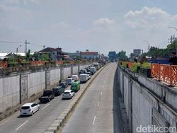Aksi Aremania di Simpang 4 Karanglo Malang Bubar, Lalin Mulai Lancar
