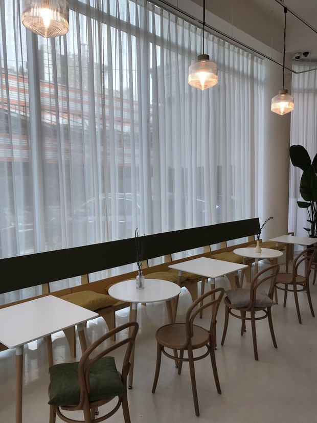 Bagian dalam Cafe De Konnect/twitter.com/cafedekonnect Bagian dalam Cafe De Konnect