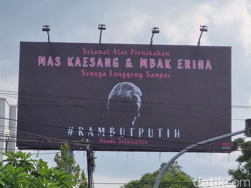 Misteri Baliho Rambut Putih Nebeng di Pernikahan Kaesang-Erina Misteri Baliho Rambut Putih Nebeng di Pernikahan Kaesang-Erina