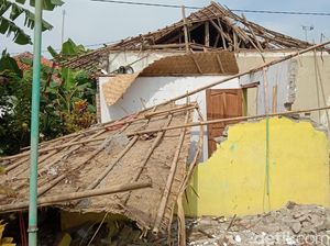 Ruang MDTA di Indramayu Ambruk Dihantam Angin Kencang