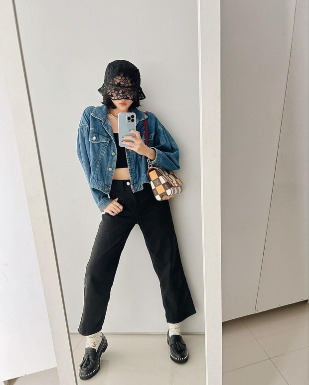 Black outfit ala Isyana Sarasvati/Foto: Instagram.com/Isyanasarasvati Black outfit ala Isyana Sarasvati