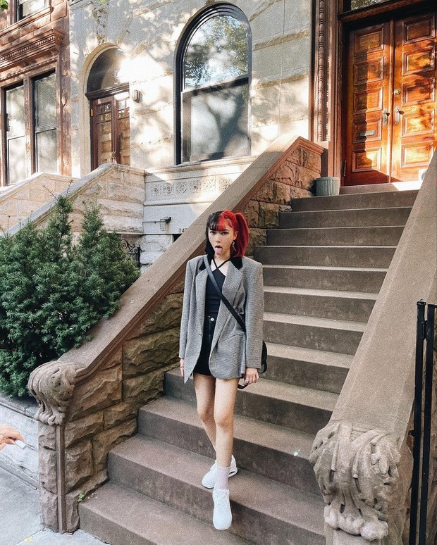 Black outfit ala Isyana Sarasvati/Foto: Instagram.com/Isyanasarasvati Black outfit ala Isyana Sarasvati