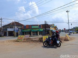 Bundaran Simpang 4 Kanigoro Blitar yang Bingungkan Pengguna Jalan Dibongkar Bundaran Simpang 4 Kanigoro Blitar yang Bingungkan Pengguna Jalan Dibongkar