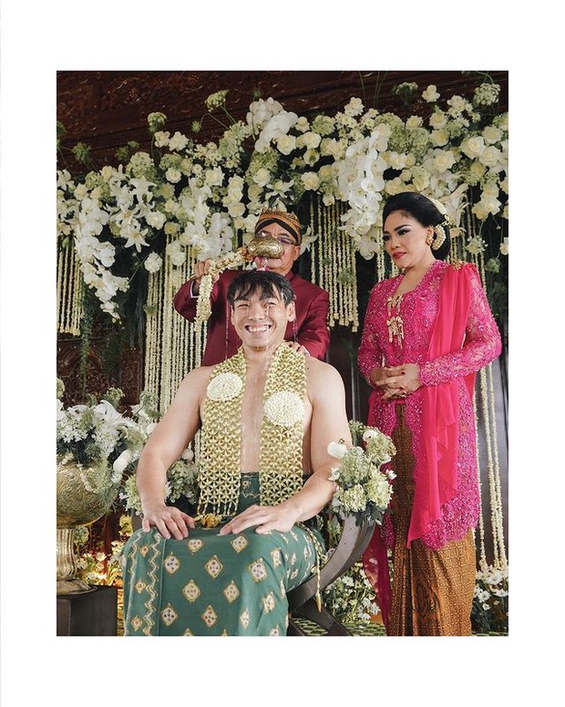 Calon suami Chelsea Islan/Foto: instagram.com/into_photo Prosesi siraman Rob Clinton