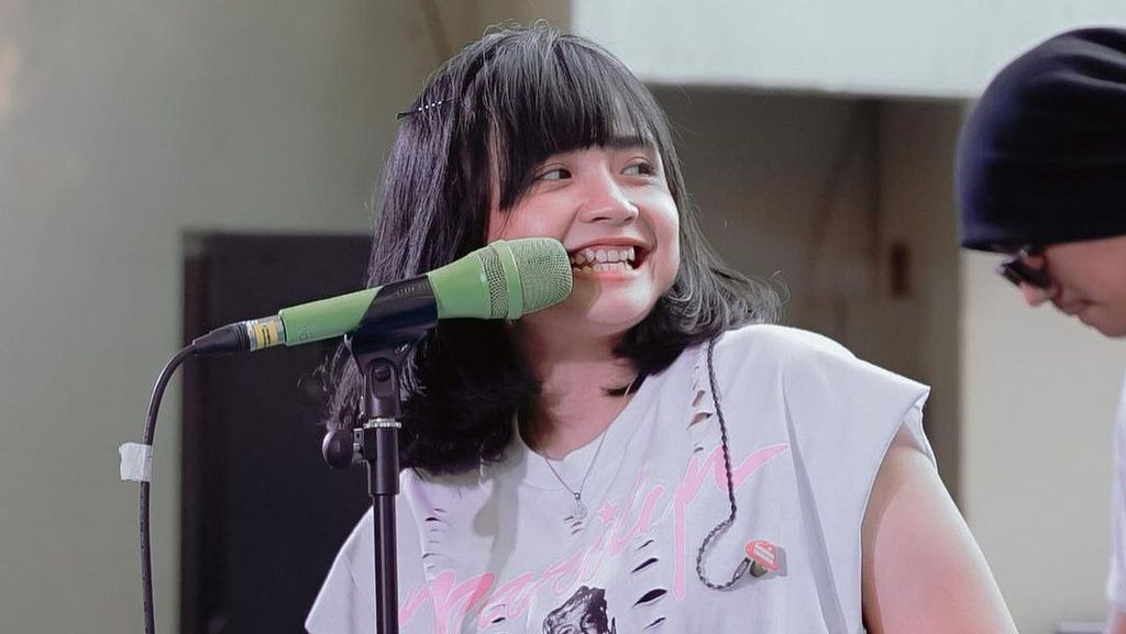 Cynantia Pratita, Vokalis Band Baby Face dan Suka Rambut Pendek Cynantia Pratita, Vokalis Band Baby Face dan Suka Rambut Pendek