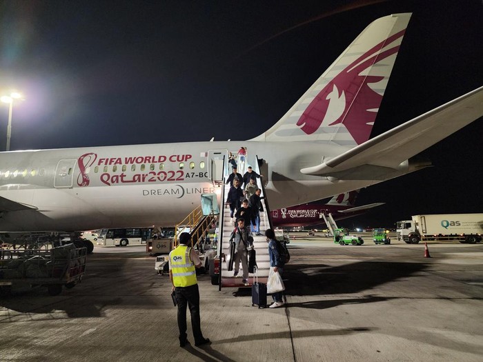 DOHA, QATAR - DECEMBER 07: Football fans arrive at the Hamad international Airport ahead of the 2022 FIFA World Cup, prior to the finals at Doha, Qatar on December 07, 2022.
 (Photo by Ashraf Amra/Anadolu Agency via Getty Images)