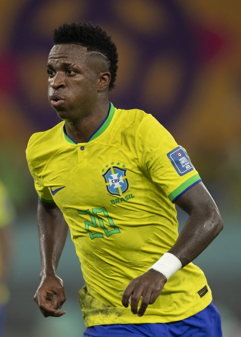Vinícius Junior Banyak pemain Brasil yang secara khusus memperhatikan rambut mereka untuk Piala Dunia 2022. Dikatakan jika pria tersebut memotong rambut dua kali seminggu untuk terlihat tampan di televisi.Foto: Getty Images