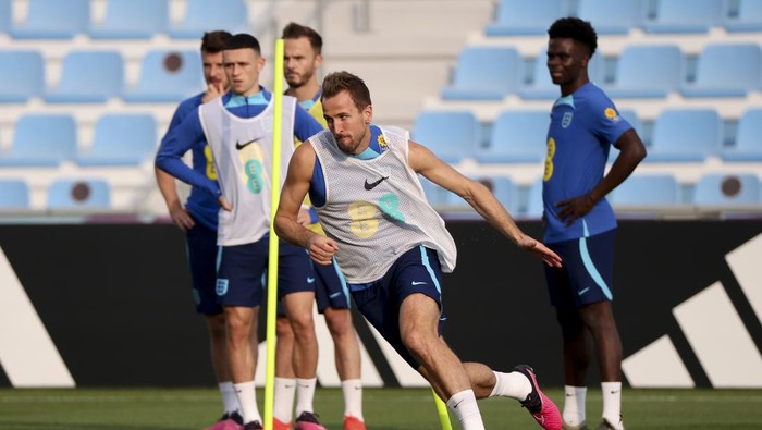 DOHA, QATAR - DECEMBER 7: Harry Kane of England during an England training session at Al Wakrah Stadium on December 7, 2022 in Doha, Qatar. (Photo by Jean Catuffe/Getty Images)