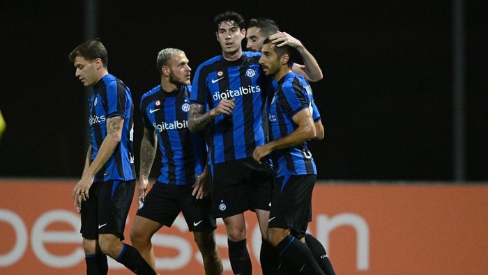 MALTA, MALTA - DECEMBER 07: Henrikh Mkhitaryan of FC Internazionale celebrates after scoring his sides first goal of the match during the test match between FC Internazionale and FC Red Bull Salzburg at Hibernians Ground Stadium on December 07, 2022 in Malta, Malta. (Photo by Mattia Ozbot - Inter/Inter via Getty Images)