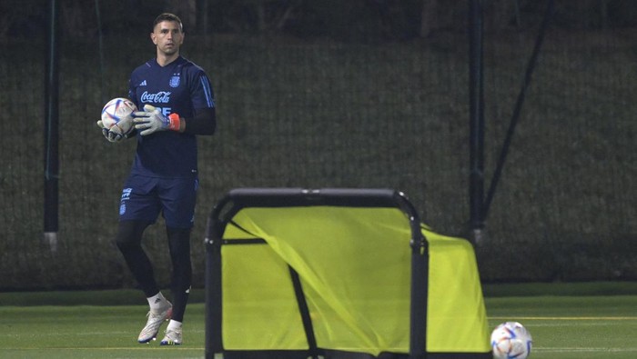 Argentina's forward Lionel Messi warm-up during a training session at Qatar University in Doha, on December 5, 2022 ahead of the Qatar 2022 World Cup quarterfinal football match against Netherlands to be held on December 9 at Lusail stadium. (Photo by JUAN MABROMATA / AFP) (Photo by JUAN MABROMATA/AFP via Getty Images)