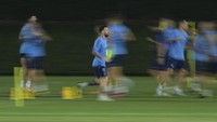 Pentingnya sosok Messi diakui Lautaro Martinez. Pemain Inter Milan itu bahkan bangga bisa menjadi rekan setim Lionel Messi di ajang sebesar Piala Dunia 2022.  