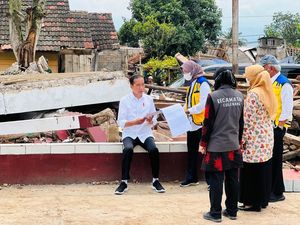 Jokowi Tambah Bantuan Perbaikan Rumah Korban Gempa Cianjur