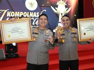 Polda Riau-Polresta Pekanbaru Dapat Penghargaan Kompolnas Award 2022 Polda Riau-Polresta Pekanbaru Dapat Penghargaan Kompolnas Award 2022