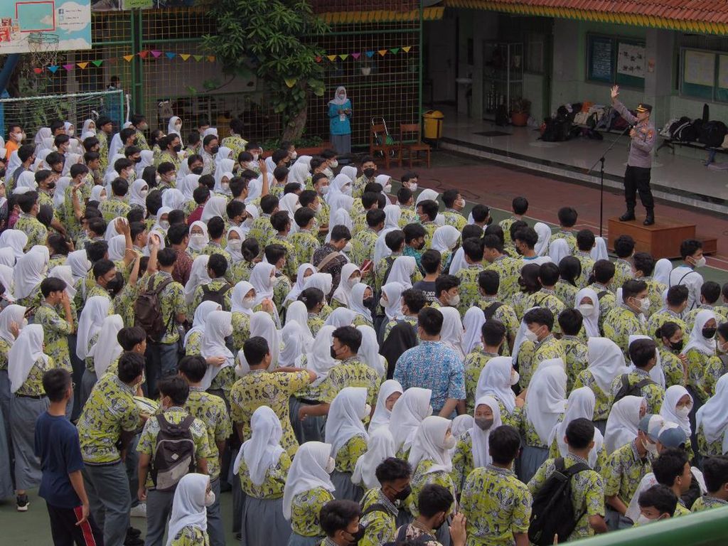 Kapolsek Jagakarsa ke SMAN 49 Jakarta, Edukasi Cegah Radikalisme Usia Dini