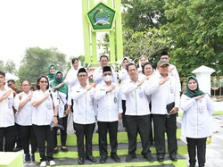 Kemendes Gelar Upacara Tabur Bunga di Komplek Makam Pionir Transmigrasi