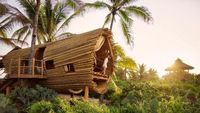 Keren, Rumah Bambu Ini Pakai Listrik Tenaga Surya