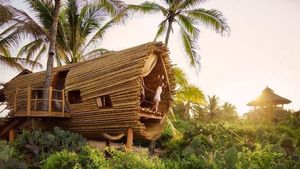 Keren, Rumah Bambu Ini Pakai Listrik Tenaga Surya