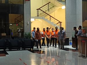 KPK Tahan Bupati Bangkalan dan 5 Kepala Dinas