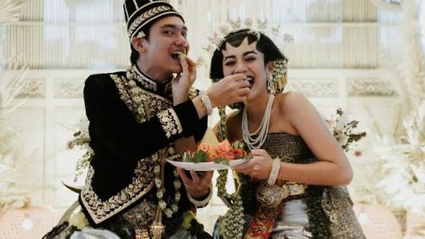 Kulineran Adipati Dolken dan Canti Tachril yang Jadi Orangtua Baru
