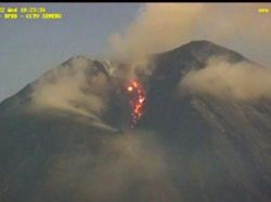 Video Gunung Semeru Alami 24 Kali Letusan Dalam 6 Jam