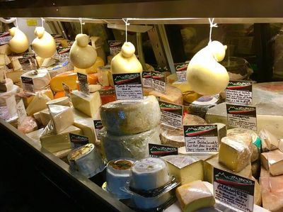 Lengkap! Ada Lebih dari 300 Jenis Keju di Pasar Italia Ini