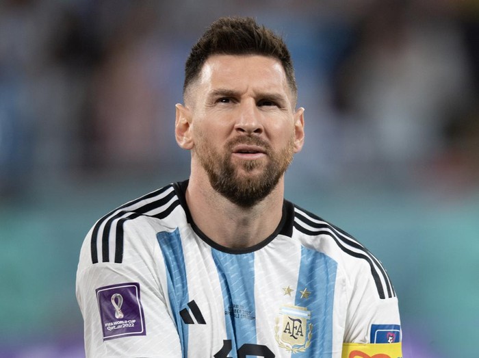 DOHA, QATAR - DECEMBER 03: Lionel Messi of Argentina lines up before the FIFA World Cup Qatar 2022 Round of 16 match between Argentina and Australia at Ahmad Bin Ali Stadium on December 3, 2022 in Doha, Qatar. (Photo by Visionhaus/Getty Images)