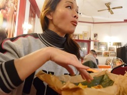 Maharani Kemala Crazy Rich Bali Traktir Bunda Corla Makanan Indonesia di Berlin