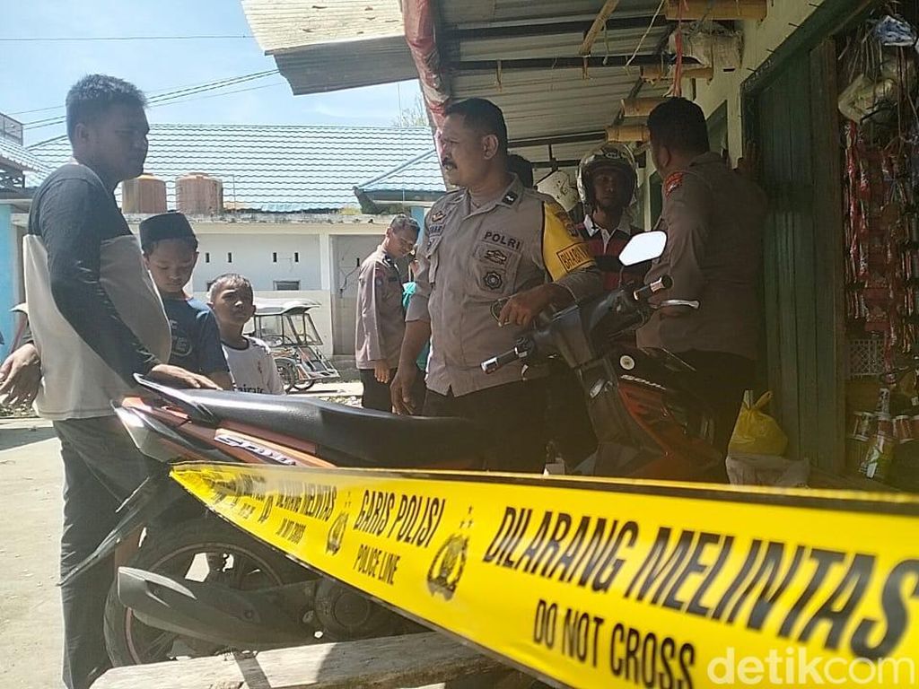 Geger Mayat Pria Ditemukan di Kios Terminal Wonomulyo Polewali Mandar Geger Mayat Pria Ditemukan di Kios Terminal Wonomulyo Polewali Mandar