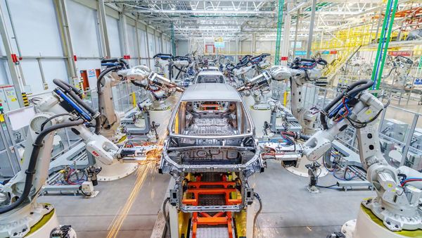 Melihat Jeroan Pabrik Mobil Listrik di Yuncheng China