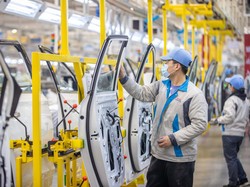 Harga Mobil Listrik di China Bisa Lebih Murah, Luhut Bilang Begini