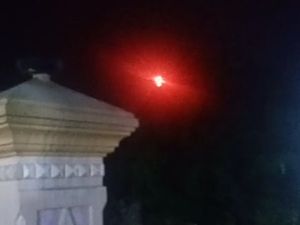 Heboh Cahaya Merah di Langit Kuningan Ternyata Aksi Iseng Warga Heboh Cahaya Merah di Langit Kuningan Ternyata Aksi Iseng Warga