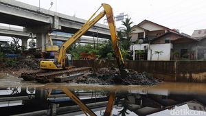 Kali Sunter Dikeruk untuk Cegah Banjir