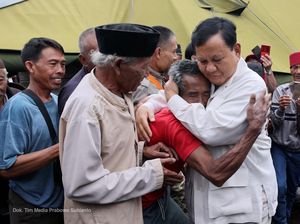 Cerita Prabowo Peluk Korban Gempa Cianjur di Posko Pengungsian