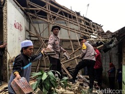 Rumah Mak Iis di Sukabumi Hancur Akibat Gempa