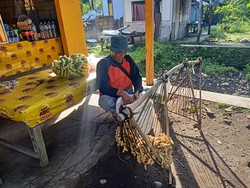 Pedagang Kacang Pikul Bolak-balik Jawa Bali Demi Jualan