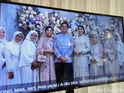 Senyum Erina Saat Semaan Al-Quran Jelang Menikah dengan Kaesang