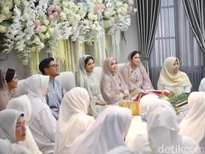 Foto: Dekorasi Pengajian di Rumah Erina Gudono, Elegan dengan Bunga Segar