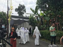 Suasana Semakan di Kediaman Erina Gudono