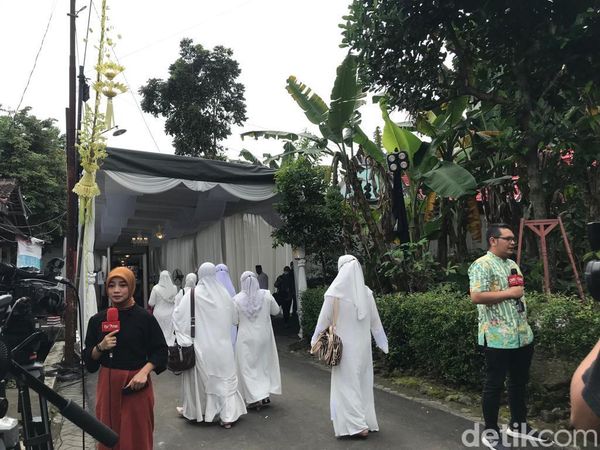 Momen Tamu Berdatangan ke Semakan Al-Quran di Rumah Erina Hari Ini