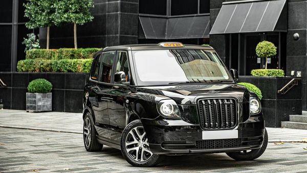 Taksi Bukan Sembarang Taksi, Pakai Grille Mirip Maybach-Jok Ala Bugatti