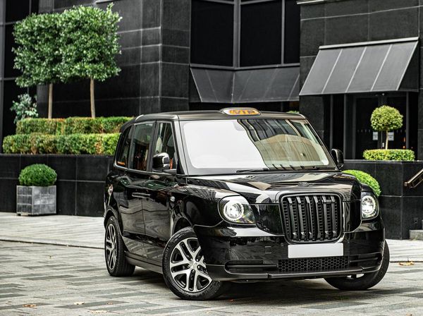 Taksi Bukan Sembarang Taksi, Pakai Grille Mirip Maybach-Jok Ala Bugatti