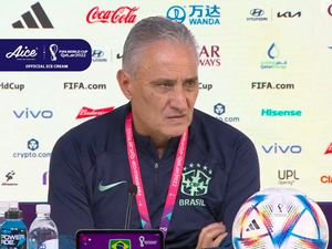 Cuek dengan Kritik, Tite: Menari Budaya Brasil!